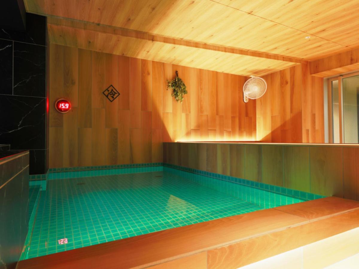 Rembrandt Cabin & Spa Shimbashi - Caters To Men Токио Экстерьер фото